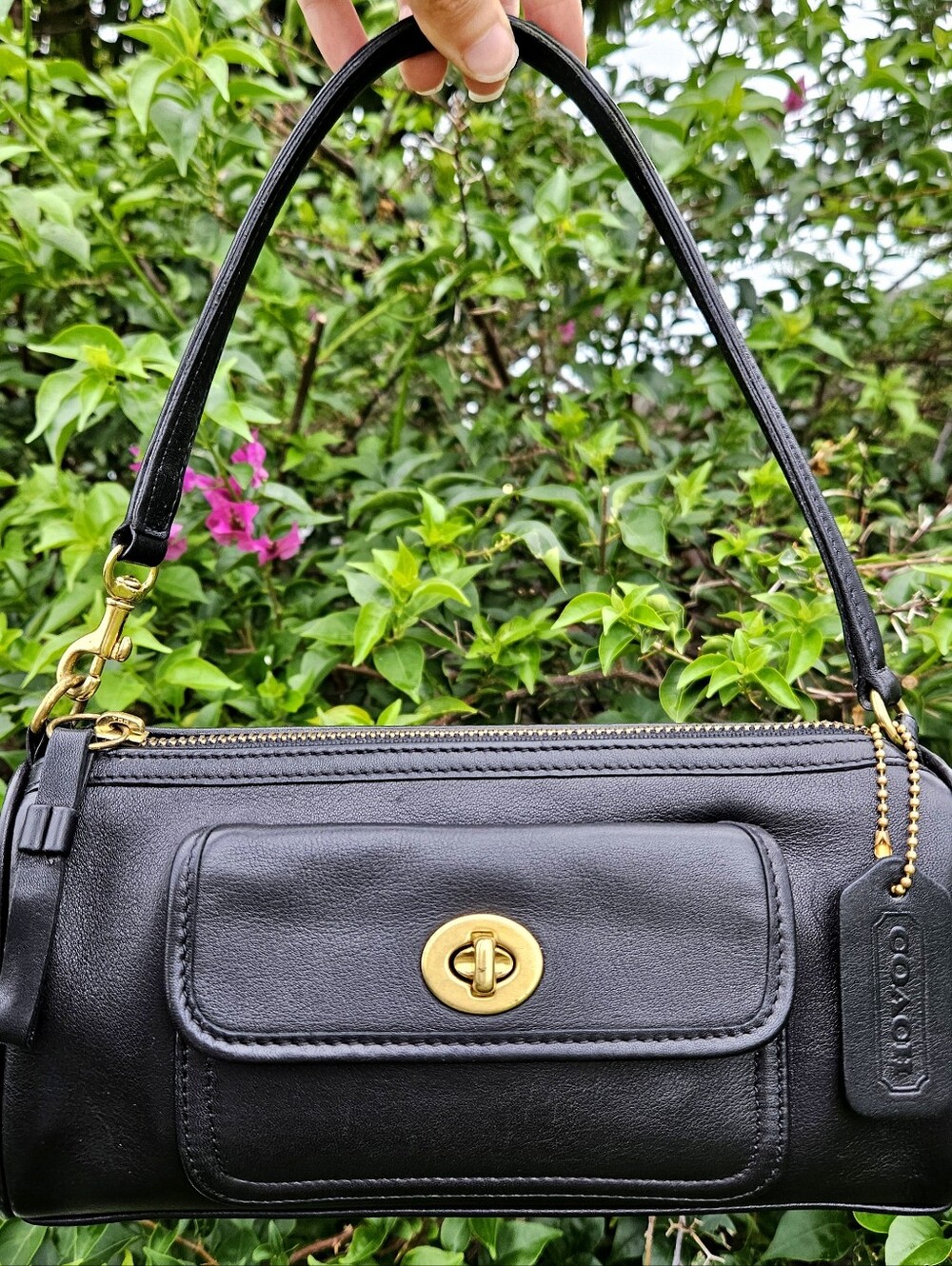 Vintage Coach Penelope Demi 9712 Black Leather Turnlock Barrel Shoulder Bag 2001